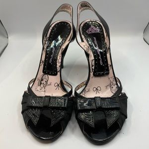 GUC Fornarina Heeled Sandals Size 37 or 6.5 US W in Black Patent Leather.